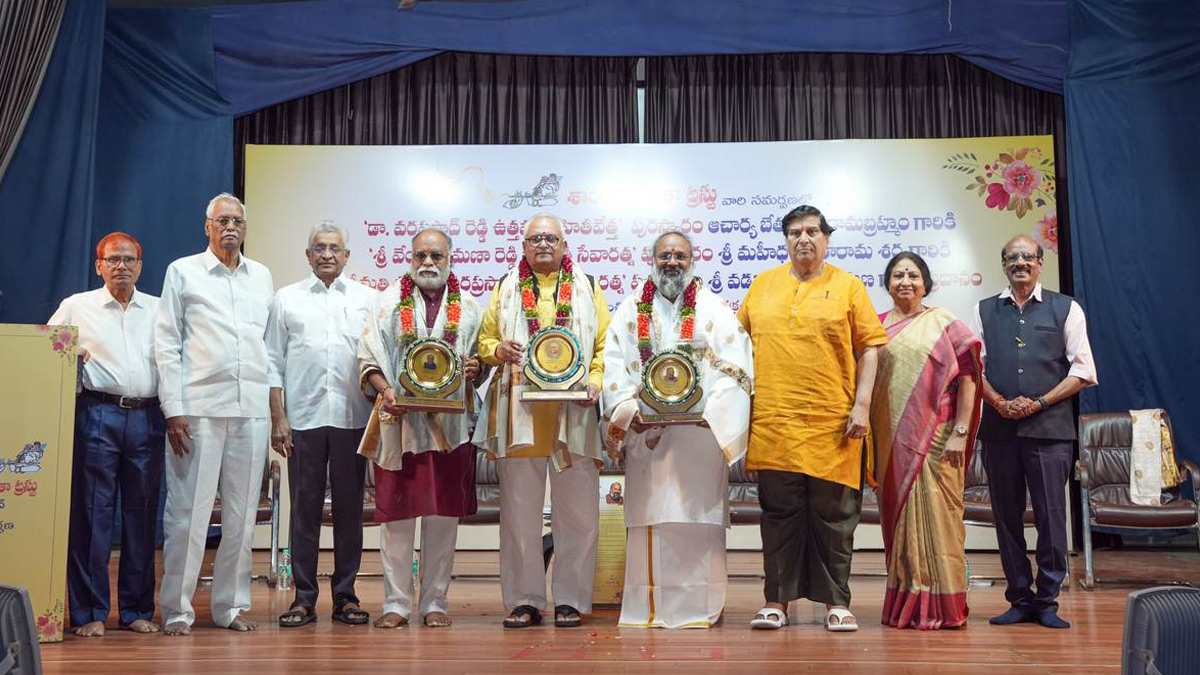 డా॥ వరప్రసాద రెడ్డి ‘ఉత్తమ సాహితీవేత్త’ పురస్కారం – డిసెంబర్ 2025