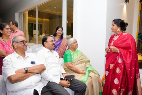 manishi-marachina-margam-001