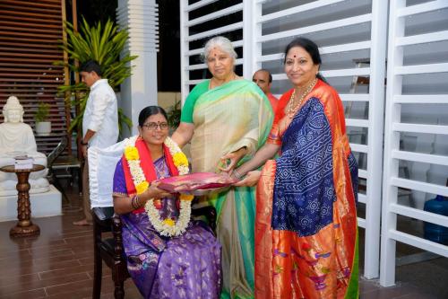 manishi-marachina-margam-022