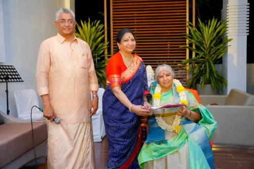 manishi-marachina-margam-030